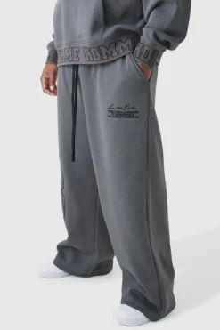 Outlet boohooMAN Plus Wide Leg Homme Embroidered Varsity Joggers charcoal