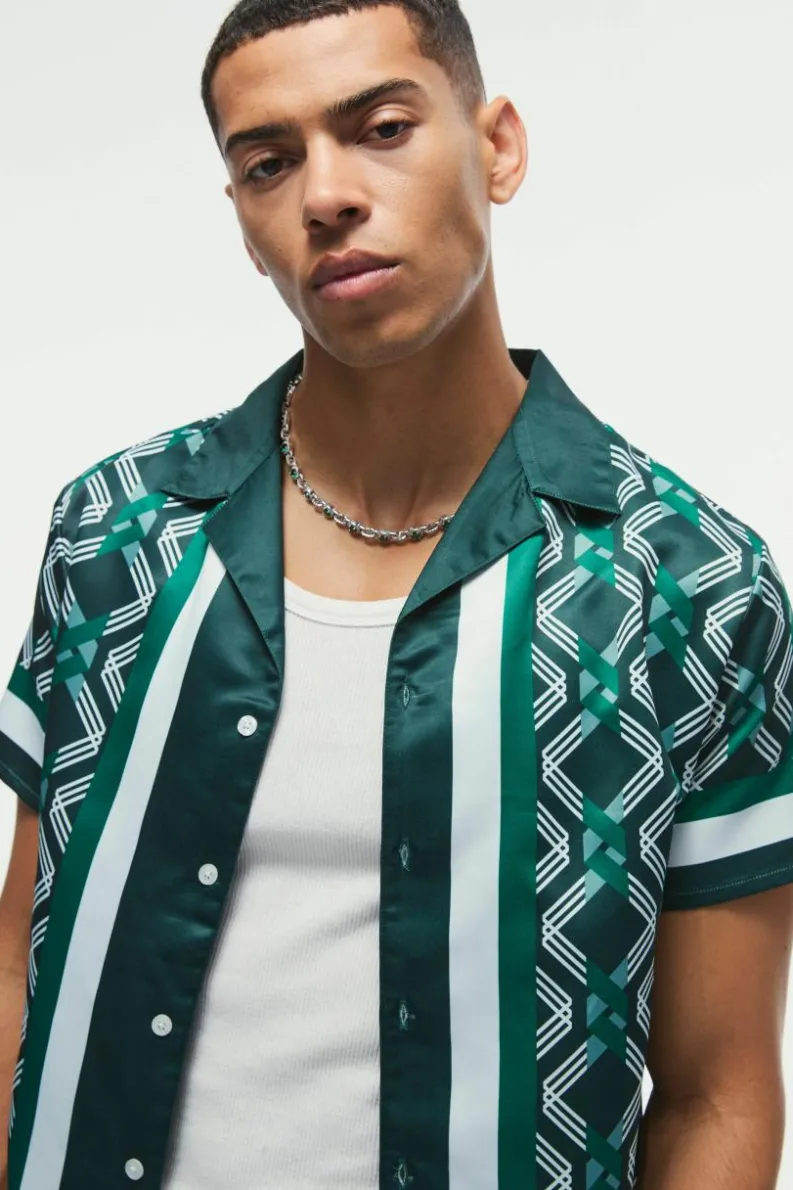 Outlet boohooMAN Regular Fit Border Print Satin Shirt green
