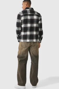 Store boohooMAN Regular Fit Long Sleeve Check Shirt black