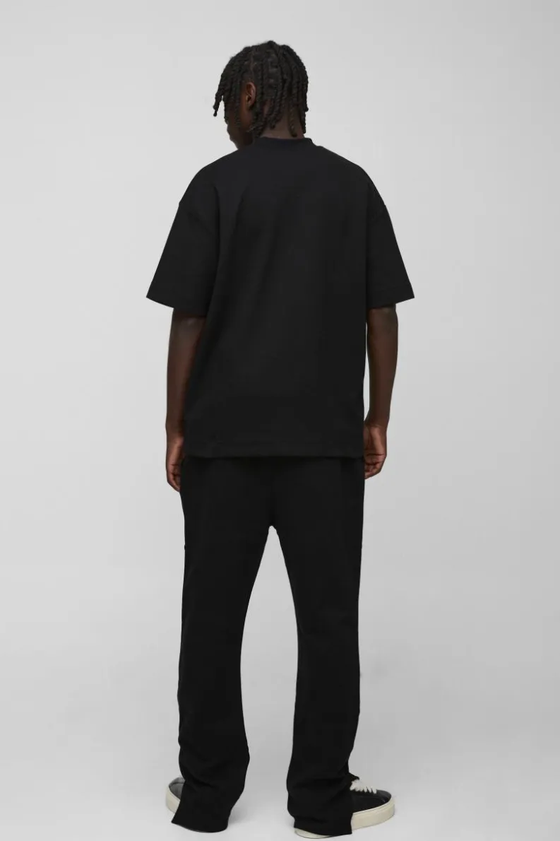 Online boohooMAN Regular Fit Split Hem Heavyweight Jogger black