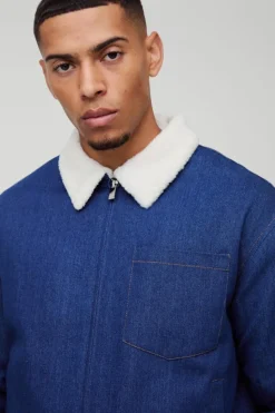 Outlet boohooMAN Relaxed Cropped Borg Lined Zip Aviator Denim Jacket mid blue