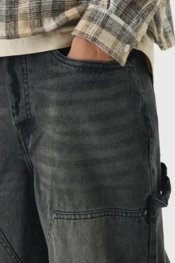 Store boohooMAN Relaxed Fit Carpenter Jeans With Split Hem brown