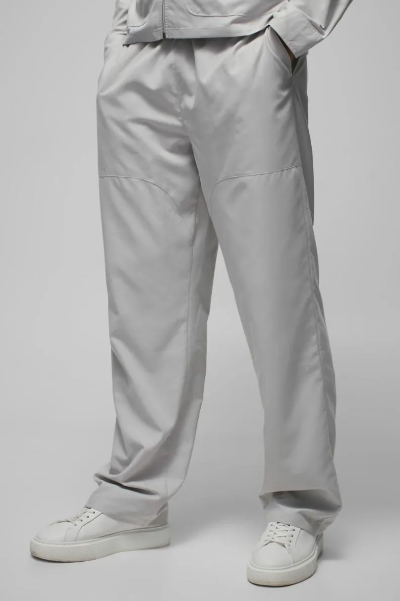 Outlet boohooMAN Relaxed Fit Panel Detail Elasticated Waist Nylon Trouser light grey