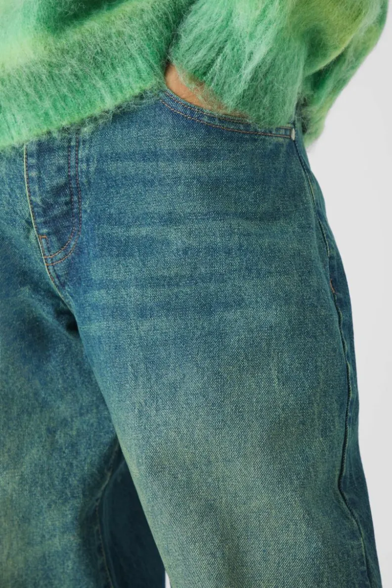 Cheap boohooMAN Relaxed Fit Washed Tinted Jeans mid blue