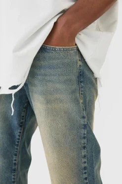 Best Sale boohooMAN Relaxed Flare Rigid Knee Rip Tinted Denim Jean green
