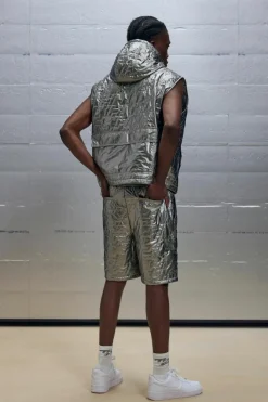 Outlet boohooMAN Relaxed Jort Fit Metallic Nylon Quilted Woven Shorts charcoal
