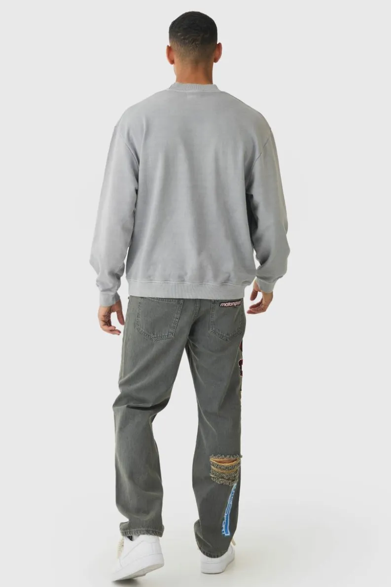 Store boohooMAN Relaxed Rigid Applique Badge Ripped Jeans grey