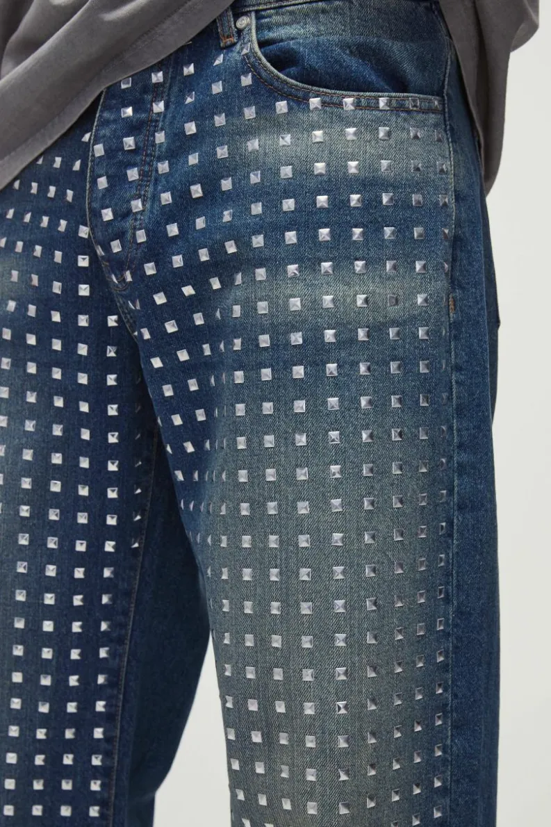 Outlet boohooMAN Relaxed Rigid Studded Denim Jeans mid blue