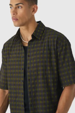 Sale boohooMAN Short Sleeve Crinkle Checked Oversized Shirt khaki