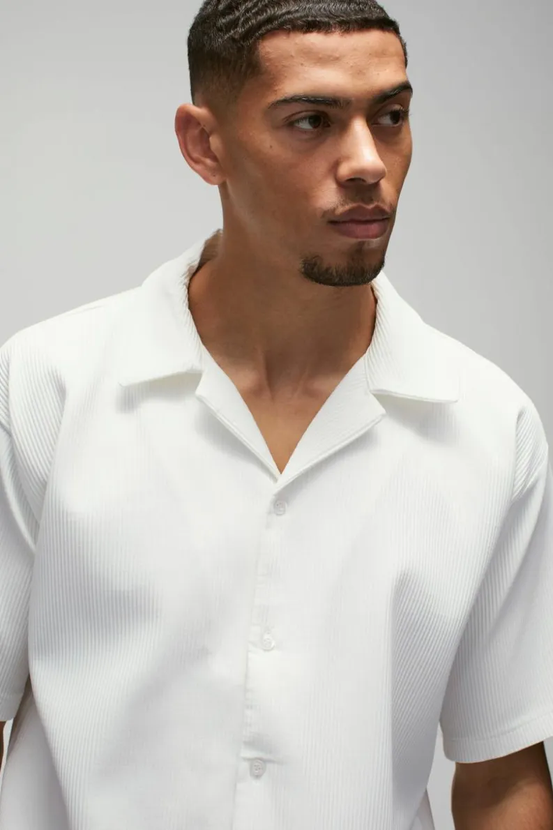 Outlet boohooMAN Short Sleeve Revere Oversized Pleated Shirt white
