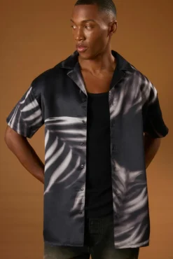 Hot boohooMAN Short Sleeve Satin Oversized Leaf Shirt chocolate