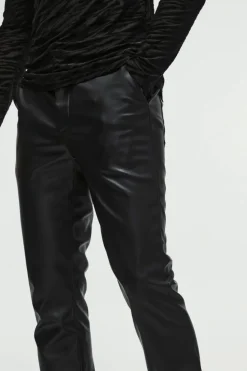 Store boohooMAN Slim Flared Pu Trousers black