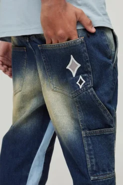 Store boohooMAN Slim Rigid Flared Carpenter Varsity Badge Gusset Jeans vintage wash