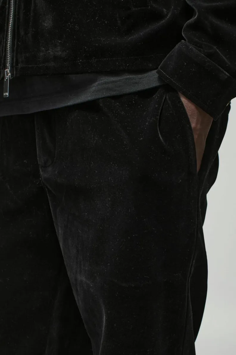 Store boohooMAN Straight Leg Half Fixed Waistband Velour Trousers black