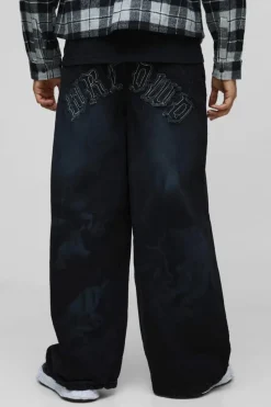 Store boohooMAN Super Baggy Rigid Crinkle Wash Applique Denim Jeans washed black