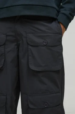 Store boohooMAN Super Baggy Ripstop Multi Pocket Cargo Trousers grey