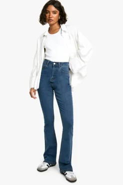 Cheap boohoo Tall Basics Flared Jeans mid blue