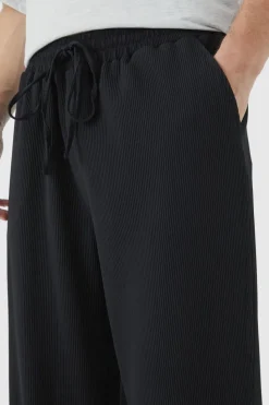 Cheap boohooMAN Tall Elastic Waist Relaxed Fit Cropped Pleated Trouser black