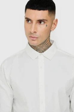 Store boohooMAN Tall Poplin Shirt In white