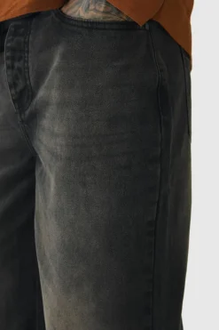 Hot boohooMAN Tall Relaxed Fit Jeans brown