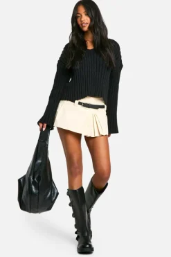 Store boohoo Tall Ribbed V Neck Cropped Knitted Jumper black