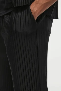 Flash Sale boohooMAN Tapered Fit Elasticated Waist Pleated Trouser black