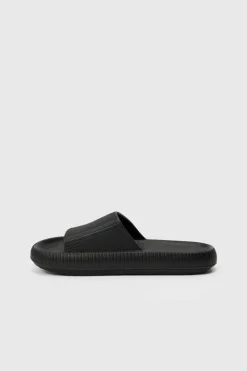 Best boohooMAN Textured Slider In black