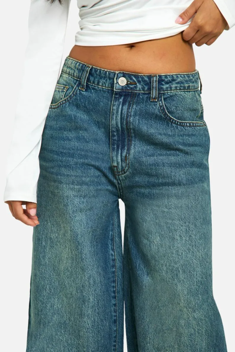 Online boohoo The Petite Straight Leg Jean mid blue