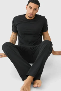 Store boohooMAN T-shirt & Trouser Lounge Set black