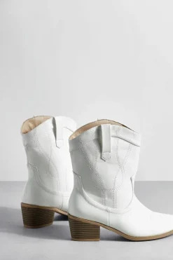 Clearance boohoo Wide Fit Stitch Detail Ankle Western Boots PU white