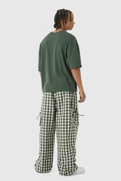 Outlet boohooMAN Woven Check Parachute Cargo Trousers khaki