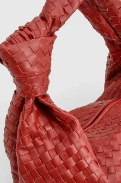 Store boohoo Woven Knot Oversized Shoulder Bag cherry
